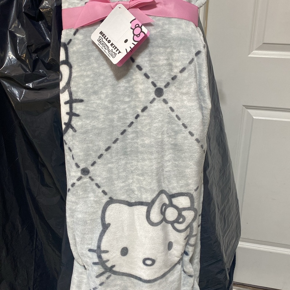 Hello Kitty Gray and Pink Blanket